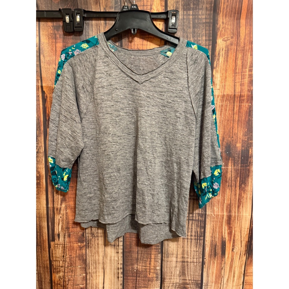 Unbranded Gray Heathered Floral Raglan Sleeve V-Neck Top Medium